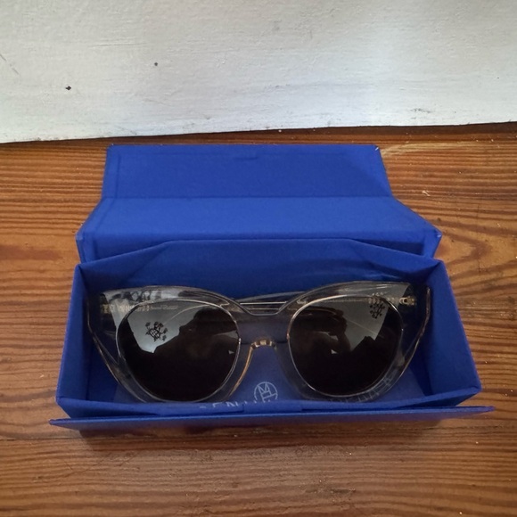 New Oscar de la Renta X Morgenthal Frederics Holly 875 Sunglasses - Champagne